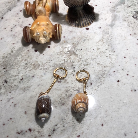 Shell People and 2 Shell Keychains Included - Picture 13 of 16